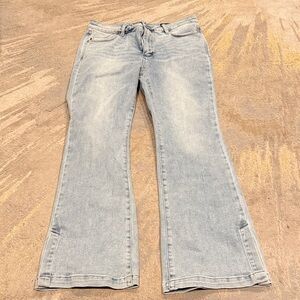 Judy Blue slim boot jeans size 15/32 light wash EUC skids on bottom side of hem